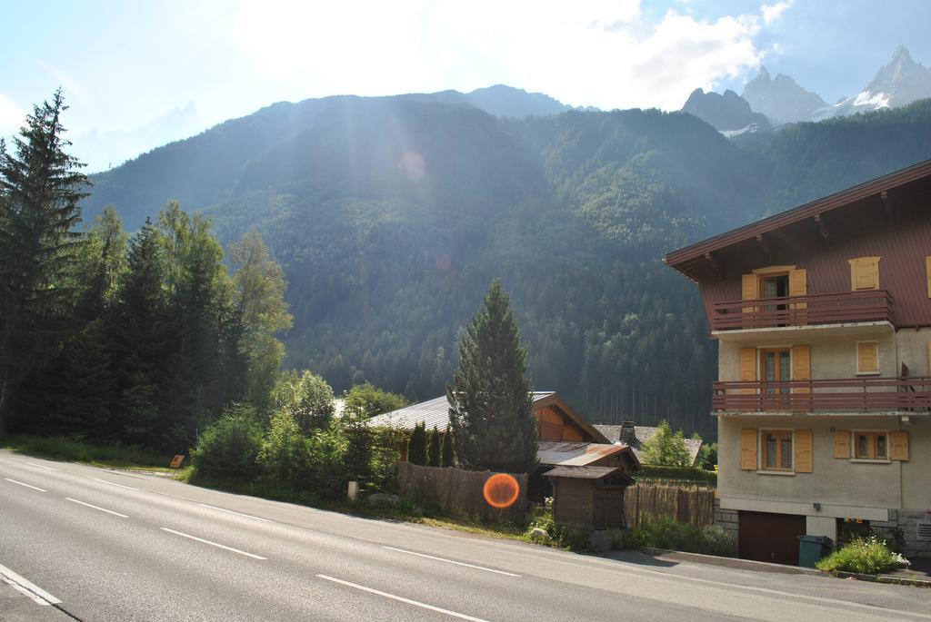Fleur Des Neiges Hostel Chamonix Exterior photo