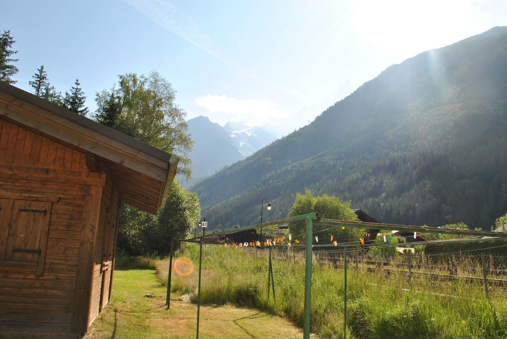 Fleur Des Neiges Hostel Chamonix Exterior photo