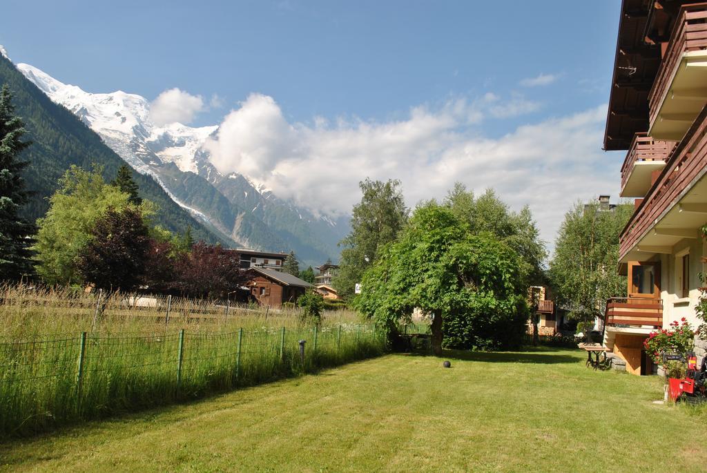 Fleur Des Neiges Hostel Chamonix Exterior photo